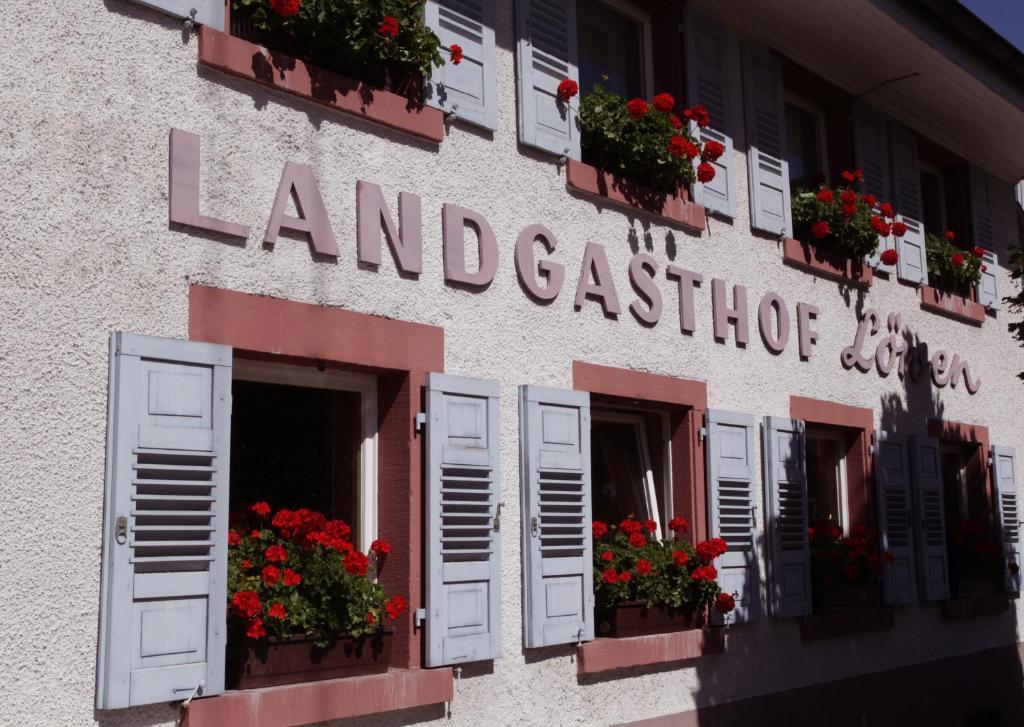 Hotel & Gasthaus Loewen Waldkirch Bagian luar foto